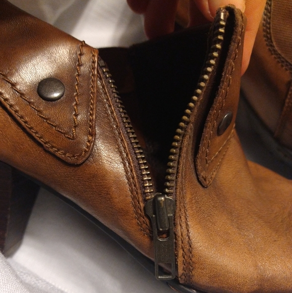 Born Brown Leather Ankle Booties Size 10 - Picture 4 of 10